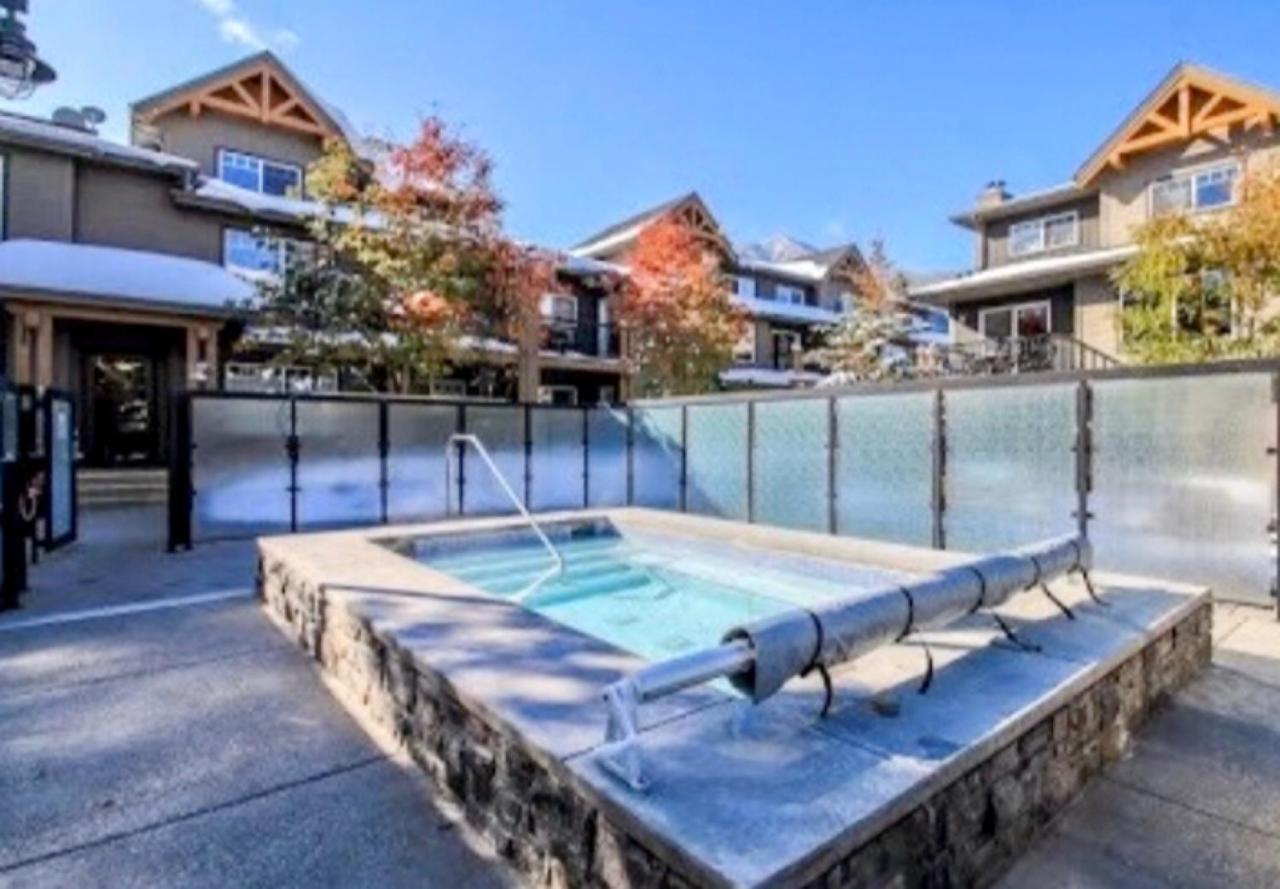 Copperstone Resort - Mountain View 2 Bedroom Condo Канмор Екстериор снимка