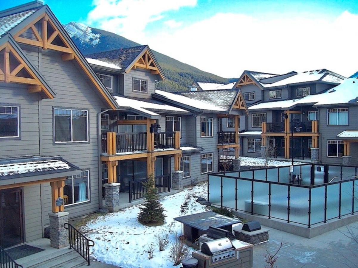 Copperstone Resort - Mountain View 2 Bedroom Condo Канмор Екстериор снимка