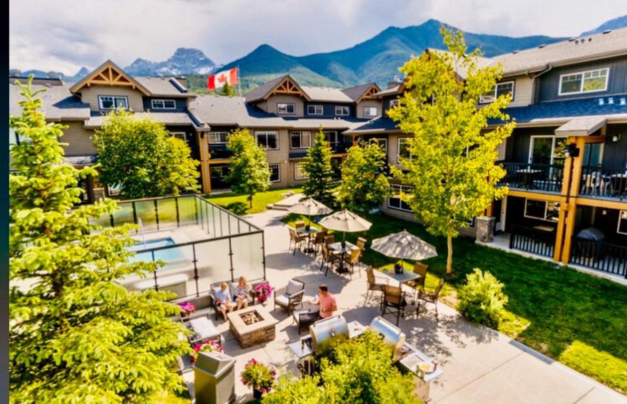 Copperstone Resort - Mountain View 2 Bedroom Condo Канмор Екстериор снимка