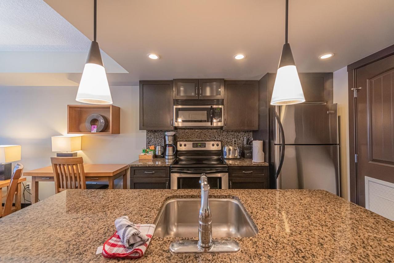 Copperstone Resort - Mountain View 2 Bedroom Condo Канмор Екстериор снимка