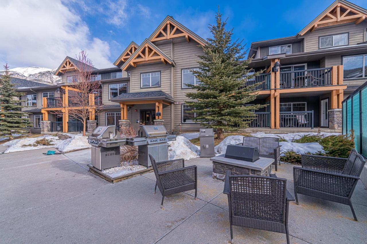 Copperstone Resort - Mountain View 2 Bedroom Condo Канмор Екстериор снимка